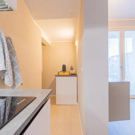 Apartment Lakeside & Station - Maison Elvian Desenzano del Garda